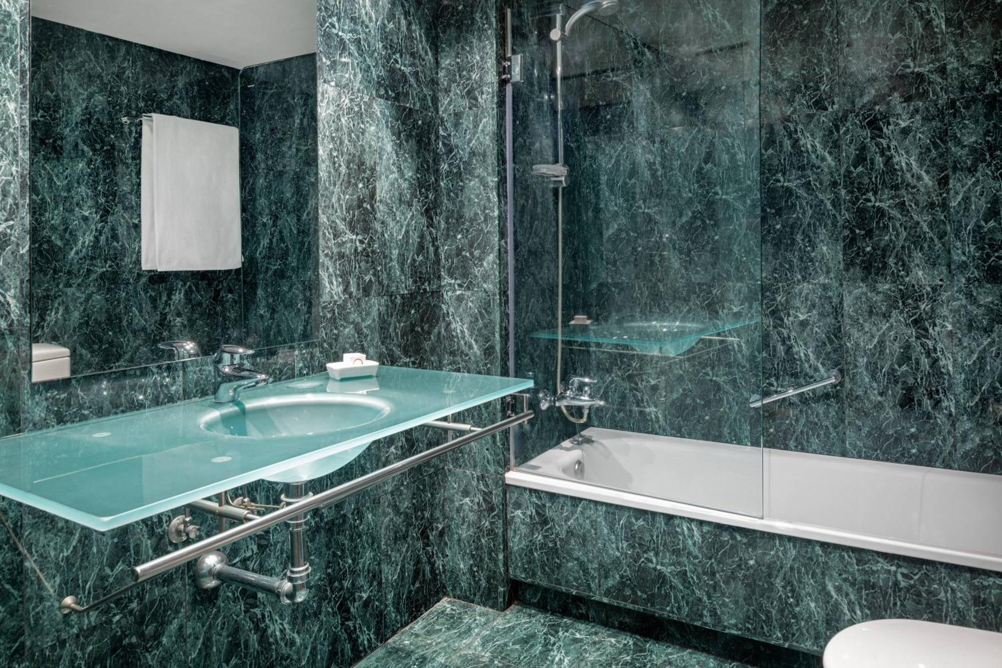 Ac Hotel Ponferrada By Marriott Ngoại thất bức ảnh
